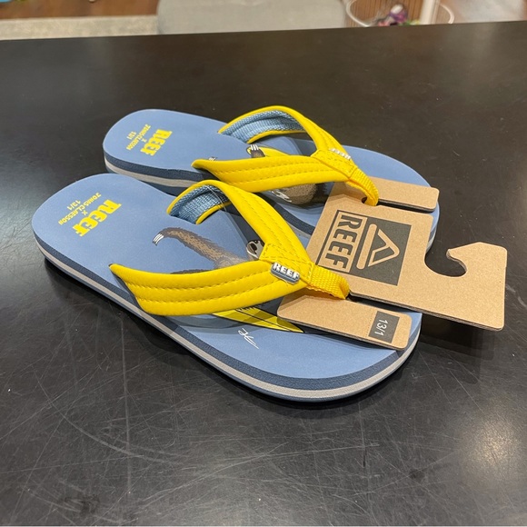 Reef Ahi Flip Flops - Picture 2 of 4